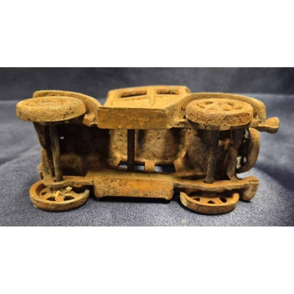 Vintage Cast Iron Toy Car JM 131‎